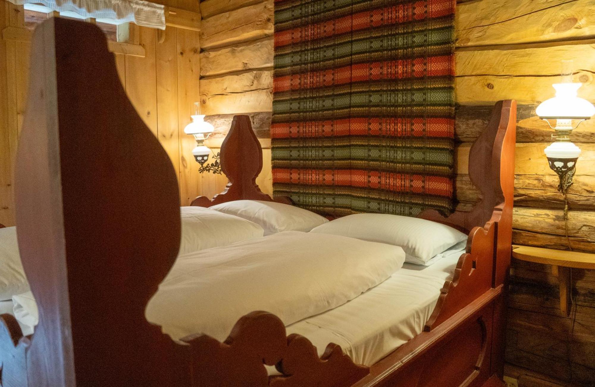 Roisheim & Skysstasjon Hotel Lom