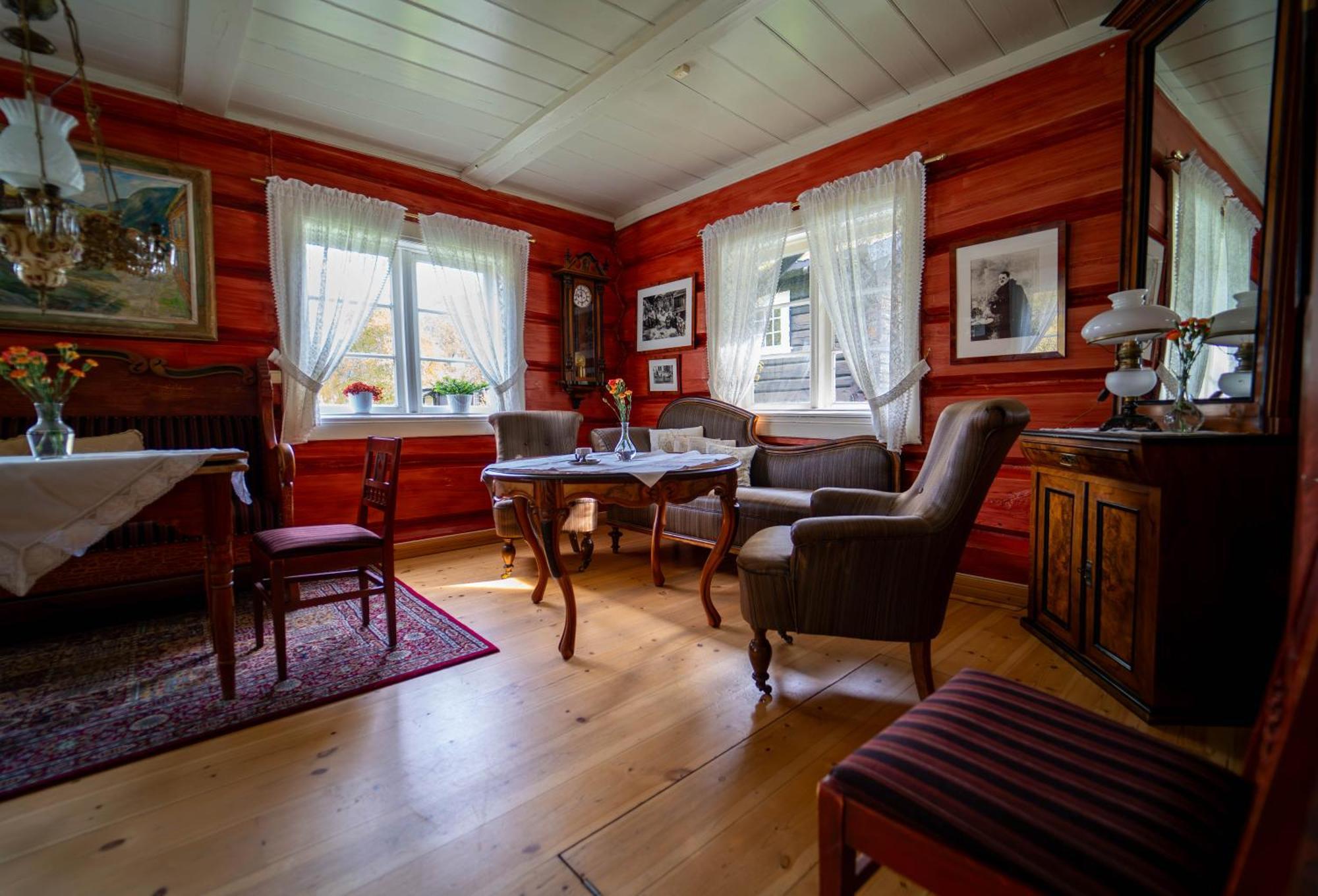 Hotel Roisheim & Skysstasjon Lom